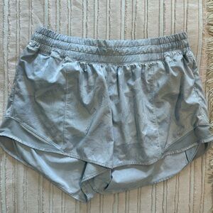 Size 10 Tall 4 in Inseam White Patterned Lululemon Hotty Hot Shorts
